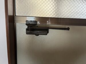 ドアクローザーの取り替え